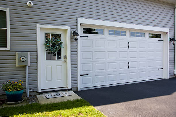 24/7 Emergency Garage Door Panel Replacement experts in Bay City, MI